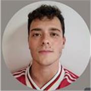 Soy un chico joven que está terminando la carrera de Educación Primaria. He trabajado durante los últimos cinco años en casales.