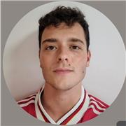 Soy un chico joven que está terminando la carrera de Educación Primaria. He trabajado durante los últimos cinco años en casales.
