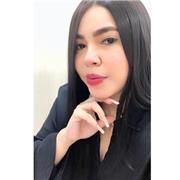 Profesora de ciencias sociales imparte clases a niños de todas las edades