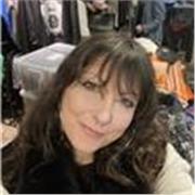 Une Formatrice d'Anglaise et une animatrice de radio anglophone natif. Je viens de terminer mes course CELTA. internationale. 