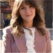 Diplomata in studi classici, laureata in giurisprudenza e praticante avvocato 