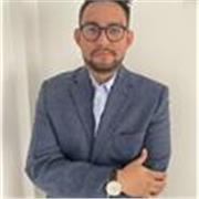 Enseño sobre periodismo, relaciones públicas y comunicación política.