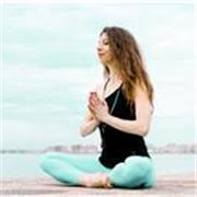 Insegnante di Odaka Yoga, con esperienza di oltre 10 anni, propone Lezioni di Yoga Individuali dal vivo e online