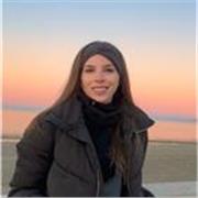 Soy profesora de español con experiencia en comunicación y enseñanza personalizada. 