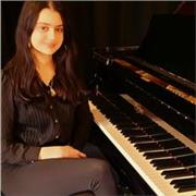 Professional tutor teaching piano to any level and age