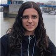 Profesora de inglés apta para todas las edades.