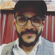 Soy Roberto Velasco y amo lo que hago. Tanto la docencia como el arte, la filosofía y la literatura. Soy un docente altamente capacitado con una Maestría en Estética y Arte de la BUAP y una Licenciatura en Literatura de la UNAM. Mi experiencia académica y