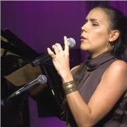 Pedagoga musical, cantante y flautista. Profesora de canto, piano, iniciación de flauta travesera y lenguaje musical