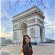 Native English teacher specialising in Cambridge exam prep and dynamic conversation classes, tailored to your goals