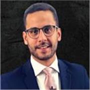Professor de Direito com excelente didática e oratória, além de grande experiência prática nas matérias sobreditas