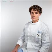 Sono un ragazzo giovane che ha la passione per la cucina che vuole trasmettere l'arte di quest'ultima e della gastronomia italiana