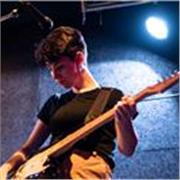 Chitarrista professionista offre lezioni di chitarra per tutti i livelli - metodo mirato, flessibile e personalizzato