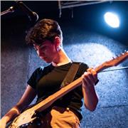 Chitarrista professionista offre lezioni di chitarra per tutti i livelli - metodo mirato, flessibile e personalizzato