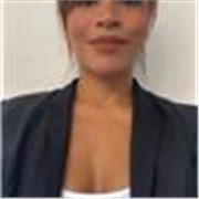 Profesora de inglés orientada a la educación de niños en preescolar 