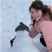 Dare clases a niños y niñas hasta los 8 años de dibujo y pintura pero todo a traves del respeto mutuo. El arte no se compara.