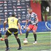 Profesor de futbol apto para todas las edades 