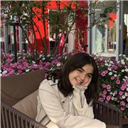 Studentessa che impartisce lezioni private in materie di studio: Italiano e Storia