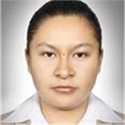 Profesora de informática imparte clases a personas de todas las edades