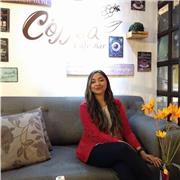 Profesora de español joven con disponibilidad de tiempo