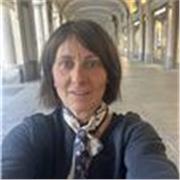 Insegnante scuola superiore per aiuto compiti e studio mirato.