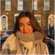 Profesora de inglés con máster especializado en enseñanza y 5 años de experiencia en el sector ofrece clases particulares de todos los niveles online