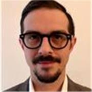 Artista visuale e insegnante di discipline artistiche e storia dell’arte, impartisce lezioni