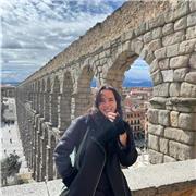 Laureanda offre lezioni di inglese, matematica, aiuto compiti