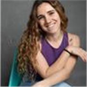 Licenciada en Psicología, con pasión por enseñar y acompañar a adolescentes en su crecimiento personal y académico