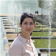 Englisch-Tutorin mit sieben Jahren Erfahrung, die Schüler aller Altersgruppen unterrichtet.