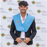 Profesor titulado en historia con gran motivación y experiencia