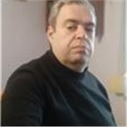 Profesor nativo, con nivel C2 en inglés y experiencia docente de más de 10 años en Madrid con adultos, ESO y Bachillerato.