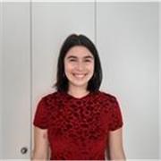Profesora que imparte clases en todas las edaded