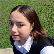 Maestra de Inglés con experiencia en trabajar con adultos de 18 a 25 años