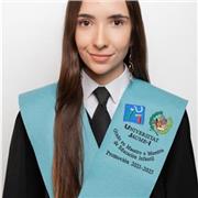 Atenta, cercana, amable, paciente, educada, resolutiva y trabajadora