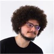 Profesor graduado en ingeniería multimedia con experiencia profesional como programador, ofrece clases presenciales y online