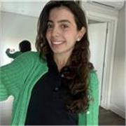 Profesora de inglés y portugués (Brasil) con 1 año de experiencia ofrece clase particulares de conversación a niños y adultos.