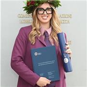 Laureata in Interpretariato e Traduzione, con una solida formazione linguistica e interculturale, insegna spagnolo e inglese con p