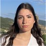 Profesora especializada en dibujo y pintura.
Tengo un curso de retratos al óleo y el año pasado acabe bachillerato artístico.