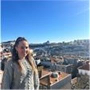 Soy profesora de Educación Infantil y Primaria en Madrid y también ofrezco apoyo en el cuidado de niños. Imparto clases adaptadas.