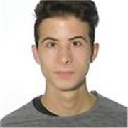 Dottore in scienze storiche e e beni culturali impartisce lezioni di storia a ragazzi della scuola secondaria di secondo grado