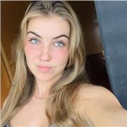 ¡Hola! Soy Helena, me encantan los niños y sobre todo me encanta enseñar. Busco alumnos/as que necesiten clases particulares de cualquier asignatura💕😊