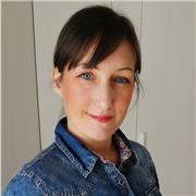 laureata in Lettere e Filosofia impartisce lezioni di letteratura, storia, filosofia, a chiunque avesse bisogno