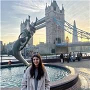 Profesora de apoyo escolar especializada en clases para niños de forma presencial