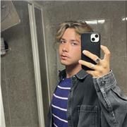 Soy Alex, estudiante de 3er curso de enfermería y podría enseñar matemáticas a niños de las sedases desde primaria hasta 2 eso