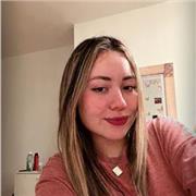 No soy profesional en dar clases, pero si soy una chica de 20 años que le encantan los niños, siempre fui buen en clases.