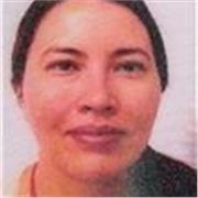 Profesor en Historia imparte clases a estudiantes de secundaria