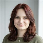 Jeune femme gentille et passionnée, je propose mes services dans les matières littéraires