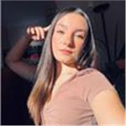 Me defino como una persona amable, compresible y atenta.
