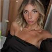 Sono una ragazza diplomata in lingue (inglese, francese e spagnolo). Ho una grande passione per la storia e la letteratura italiana, ho anche studiato storia dell’arte in lingua francese