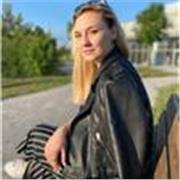 Studentessa universitaria impartisce lezioni lezioni per bambini delle elementari e ragzzi delle medie in italiano, storia e arte